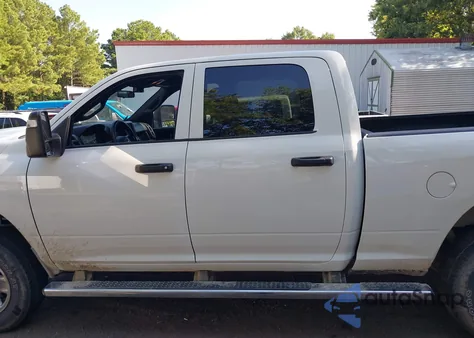 2024 Ram 2500 Tradesman 4X4 6'4 Box z USA, uszkodzony, nr VIN 3C6UR5CJ8RG138071